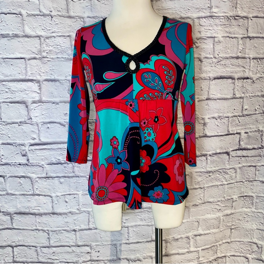 Bisou Bisou. Bright Y2K Stretchy Club Top. Fun & Flirty Print. Size XS.